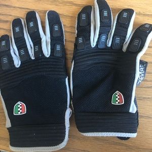 Kevlar Black Gloves